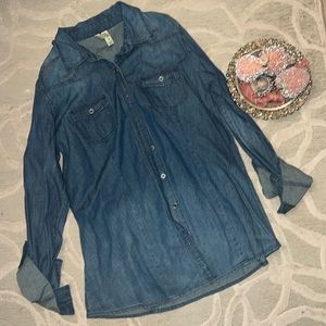 NWOT🌷GIRL KRAZY🌷Blue denim cotton chambray button roll long sleeve blouse